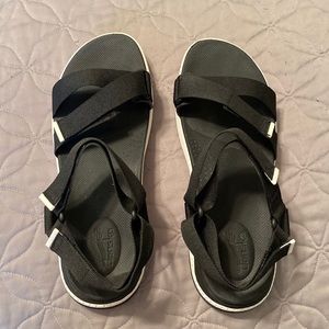 Dansko Racquel black athletic sandals.  Women’s size 30 (8.5-9).